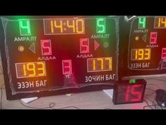 Gemakkelijk te bedienen LED-scorebord voor meerdere sporten (basketbal, voetbal, enz.)